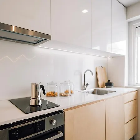 Alvares - 1 Bedroom And Terrace In Arroios * ליסבון